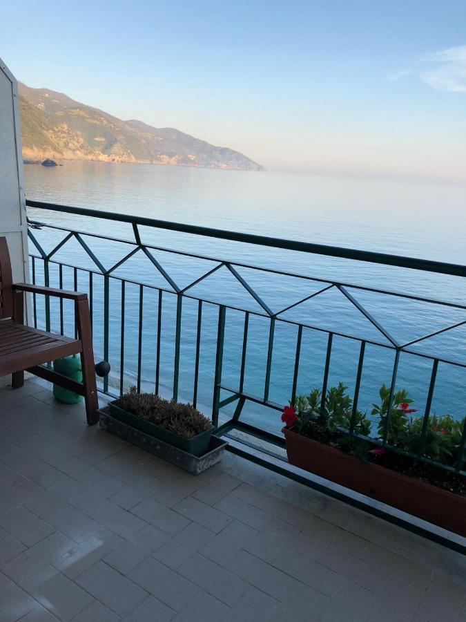 Bea'S Apartment - The Window To The Sea - Seafront モンテロッソ・アル・マーレ エクステリア 写真