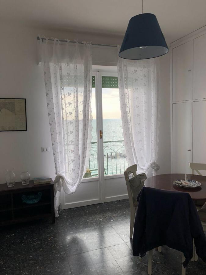 Bea'S Apartment - The Window To The Sea - Seafront モンテロッソ・アル・マーレ エクステリア 写真