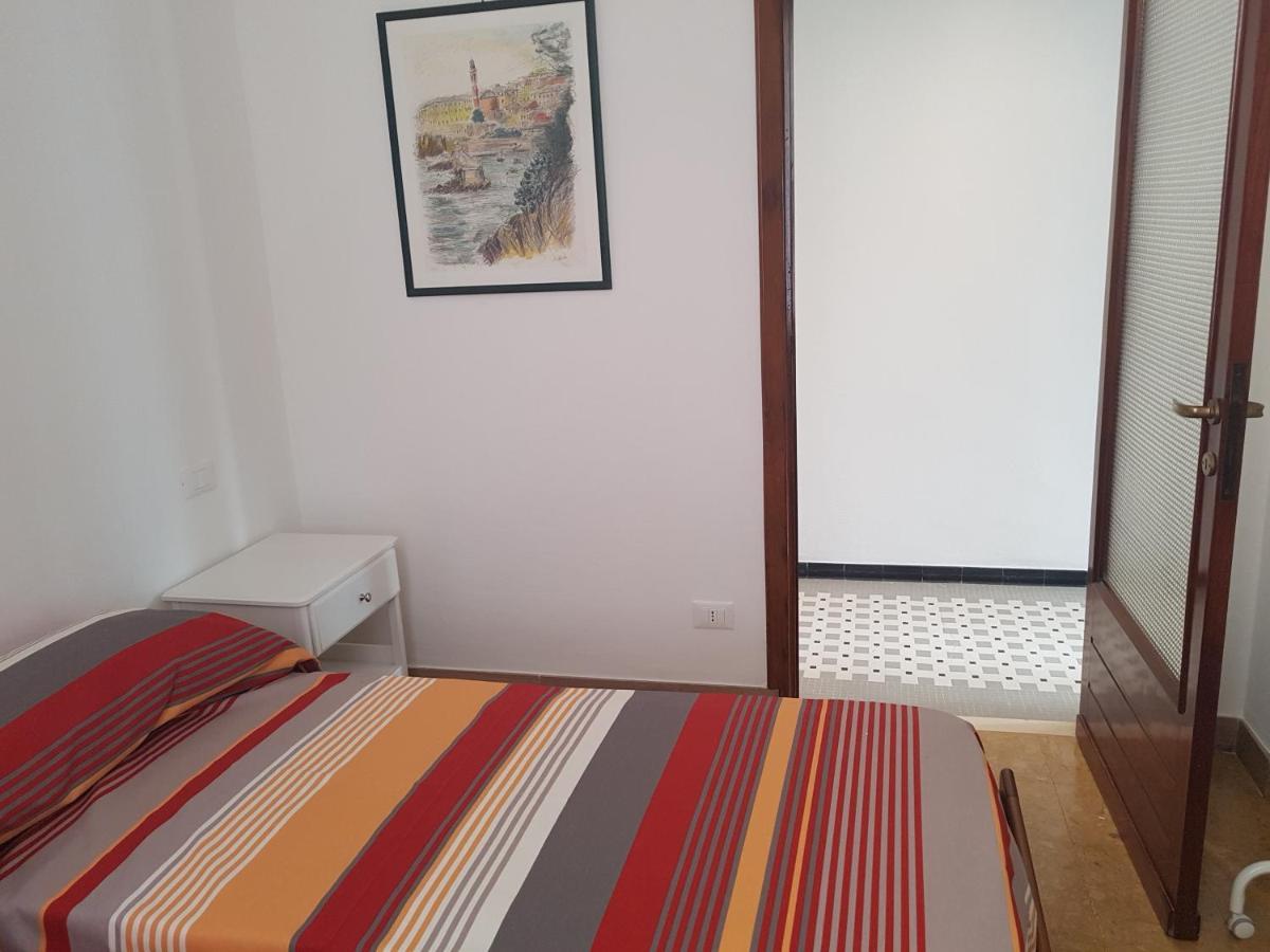 Bea'S Apartment - The Window To The Sea - Seafront モンテロッソ・アル・マーレ エクステリア 写真