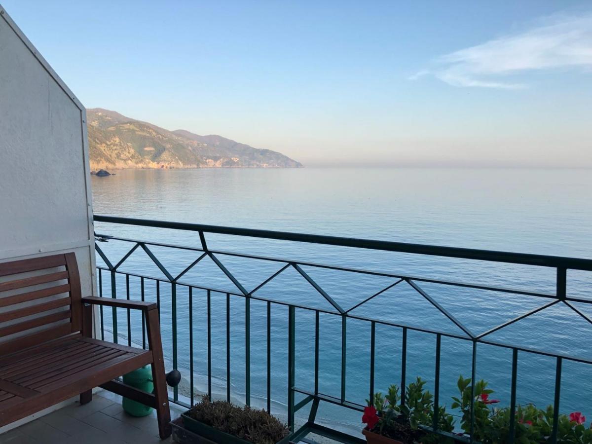 Bea'S Apartment - The Window To The Sea - Seafront モンテロッソ・アル・マーレ エクステリア 写真